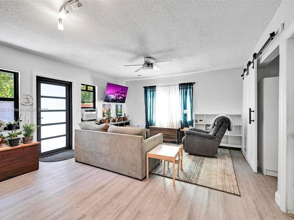 2630 Mckinley St, Hollywood FL 33020