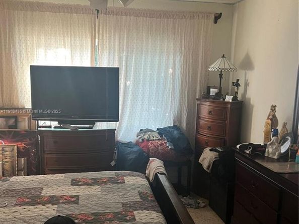 11385 NW 12th Ave, Miami FL 33168