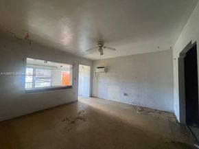 Undisclosed Address #A11886078, Miami FL 33168