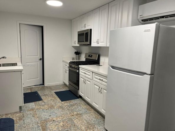 754 NE 71st St, Miami FL 33138