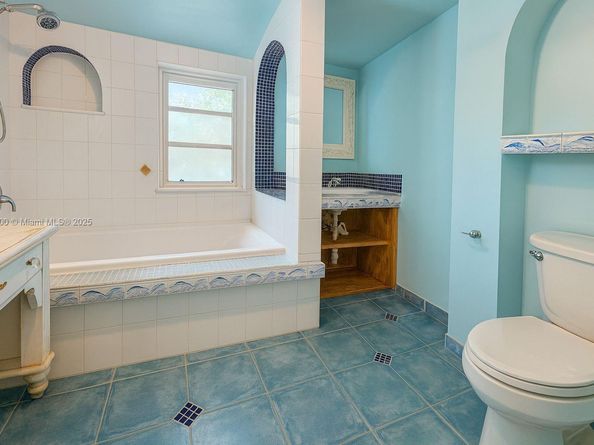 754 NE 71st St, Miami FL 33138