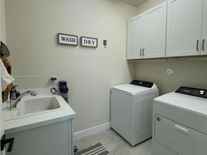 8123 NW 78th St, Tamarac FL 33321