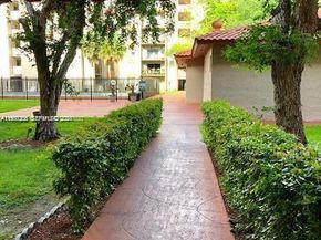 5201 NW 7th St 314, Miami FL 33126