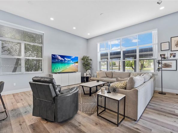 5046 SW 162nd Ave, Miramar FL 33027