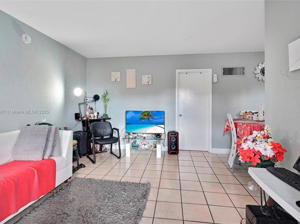 1255 W 49th Pl H202, Hialeah FL 33012