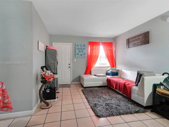 1255 W 49th Pl H202, Hialeah FL 33012