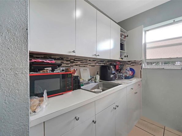 1255 W 49th Pl H202, Hialeah FL 33012