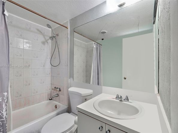 1255 W 49th Pl H202, Hialeah FL 33012