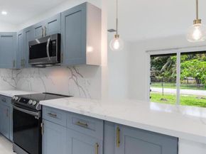 851 NW 146th St, Miami FL 33168