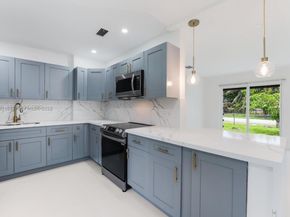 851 NW 146th St, Miami FL 33168