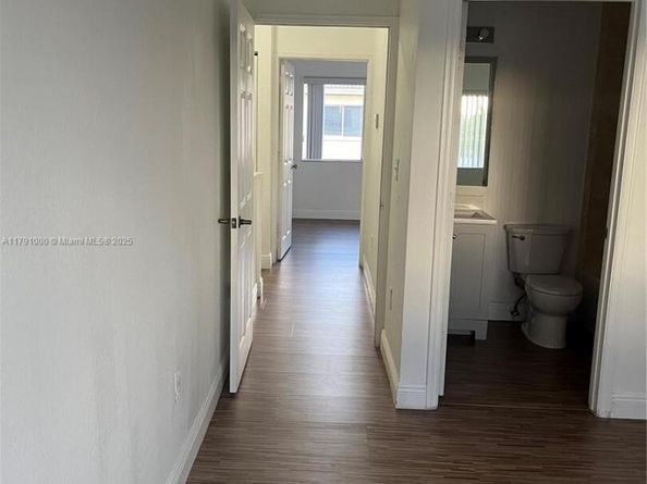 7985 NW 8th St 110A, Miami FL 33126