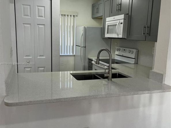 7985 NW 8th St 110A, Miami FL 33126