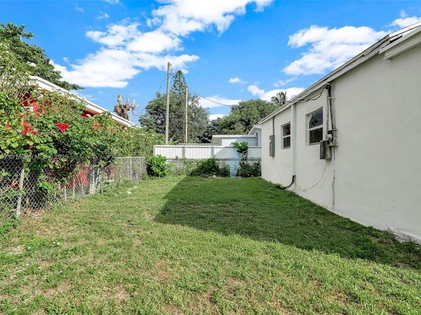 11406 NW 17th Ave, Miami FL 33167