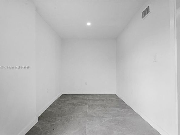 11406 NW 17th Ave, Miami FL 33167