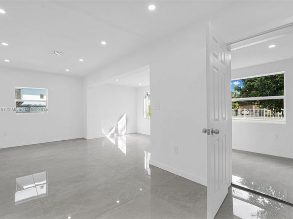 11406 NW 17th Ave, Miami FL 33167