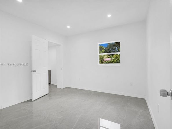 11406 NW 17th Ave, Miami FL 33167