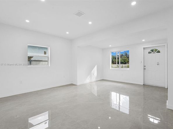 11406 NW 17th Ave, Miami FL 33167