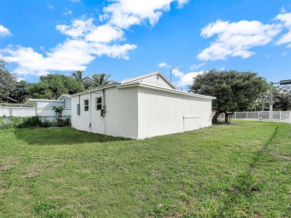 11406 NW 17th Ave, Miami FL 33167