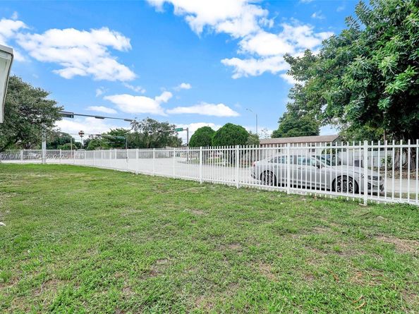 11406 NW 17th Ave, Miami FL 33167