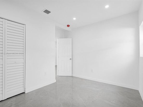 11406 NW 17th Ave, Miami FL 33167