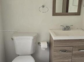 817 NE 214th Ln 4, Miami FL 33179