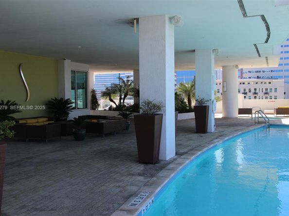 315 NE 3rd Ave 2005, Fort Lauderdale FL 33301