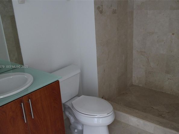 315 NE 3rd Ave 2005, Fort Lauderdale FL 33301