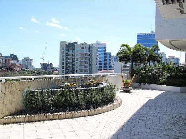 315 NE 3rd Ave 2005, Fort Lauderdale FL 33301