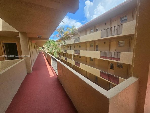 404 NW 68th Ave 405, Plantation FL 33317