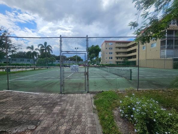 404 NW 68th Ave 405, Plantation FL 33317