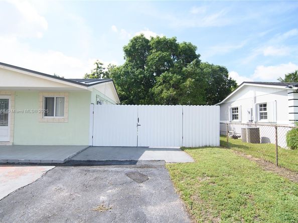 4526 NW 200th St, Miami Gardens FL 33055
