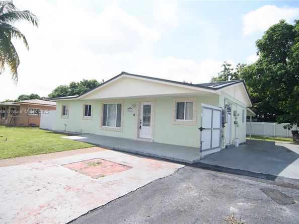 4526 NW 200th St, Miami Gardens FL 33055