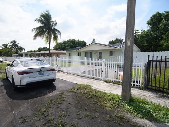 4526 NW 200th St, Miami Gardens FL 33055