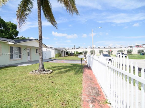 4526 NW 200th St, Miami Gardens FL 33055
