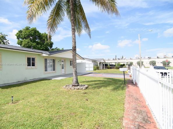 4526 NW 200th St, Miami Gardens FL 33055