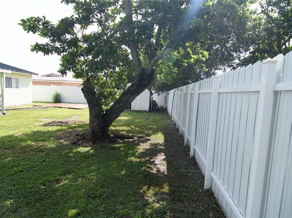 4526 NW 200th St, Miami Gardens FL 33055
