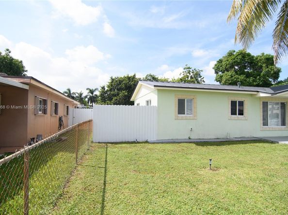 4526 NW 200th St, Miami Gardens FL 33055