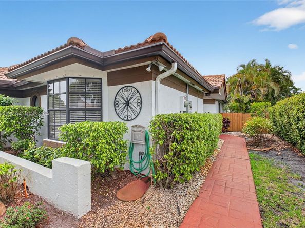 10344 Sunset Bend Dr, Boca Raton FL 33428