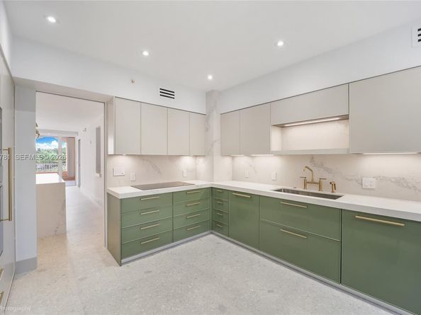 737 Crandon Blvd 301, Key Biscayne FL 33149