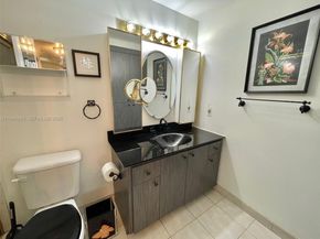 3850 Washington St 214, Hollywood FL 33021