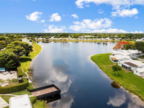 1441 W Campanelli Dr, Plantation FL 33322