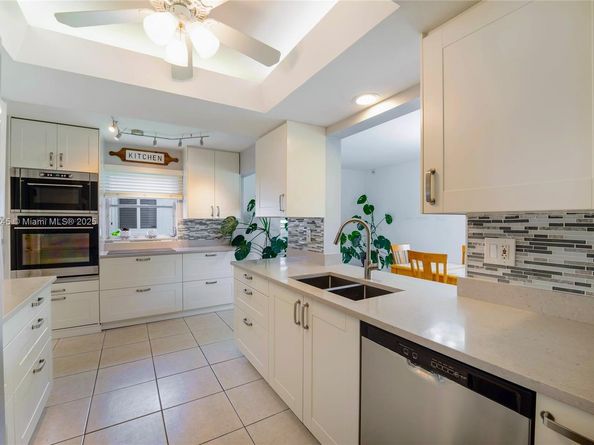 1441 W Campanelli Dr, Plantation FL 33322