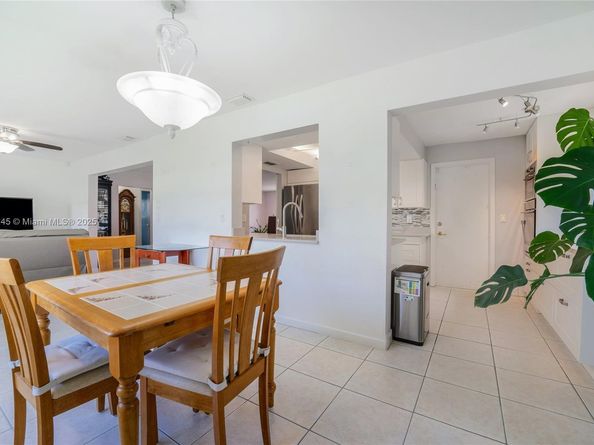 1441 W Campanelli Dr, Plantation FL 33322
