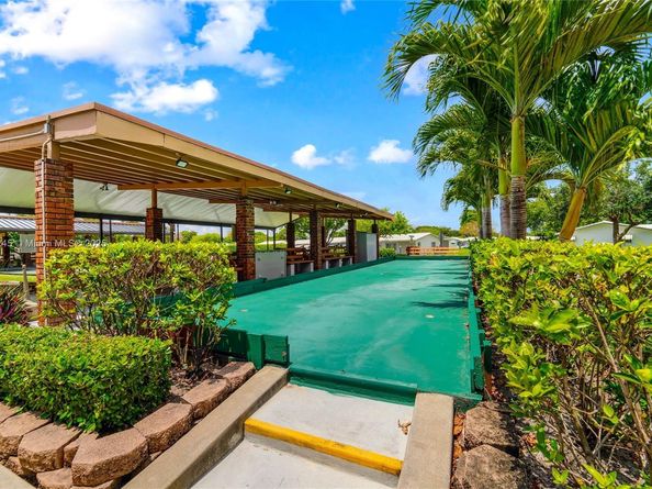 1441 W Campanelli Dr, Plantation FL 33322