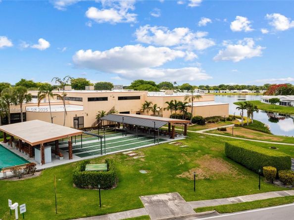 1441 W Campanelli Dr, Plantation FL 33322