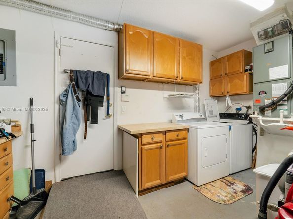 1441 W Campanelli Dr, Plantation FL 33322