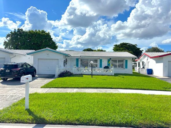 1441 W Campanelli Dr, Plantation FL 33322