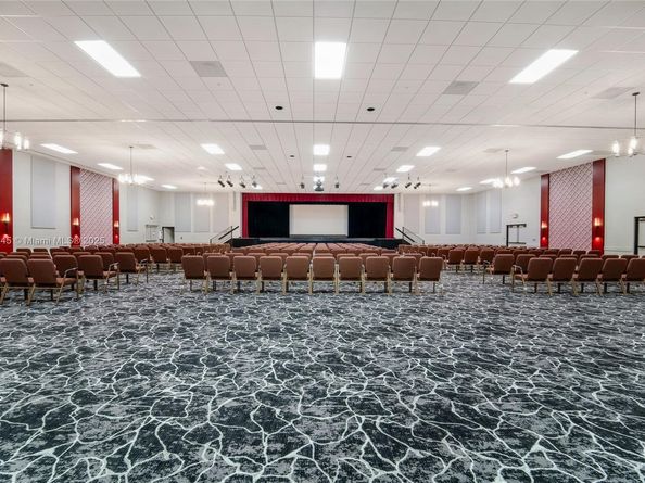 1441 W Campanelli Dr, Plantation FL 33322