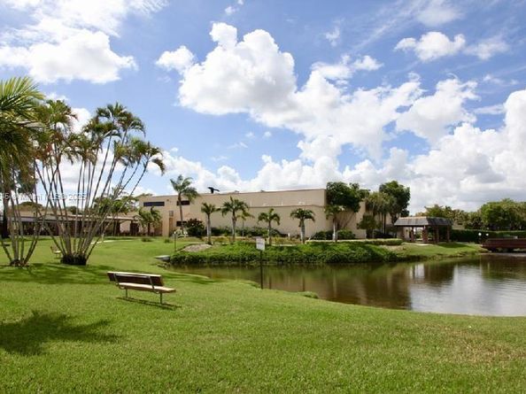 1441 W Campanelli Dr, Plantation FL 33322