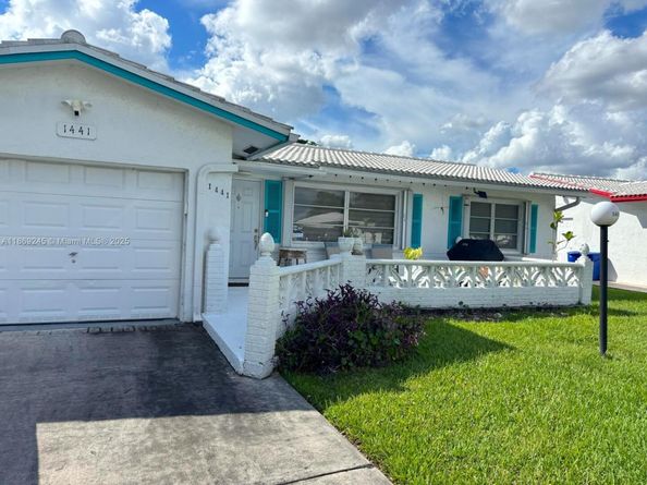 1441 W Campanelli Dr, Plantation FL 33322